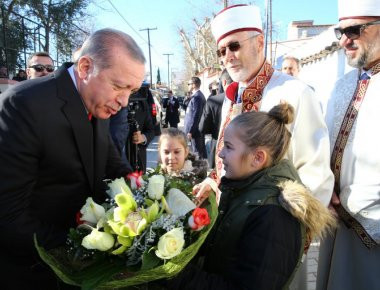 Σάλος με «συμβουλές» του Ρ.Τ. Ερντογάν σε μαθητές στην Θράκη: «Όλοι μαζί είμαστε Τουρκία!» (βίντεο)